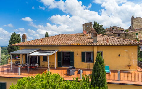 Casa Lensi: Plant, Building, Window, Swimming Pool, Azure, Water, Tree, House, Sky, Urban Design