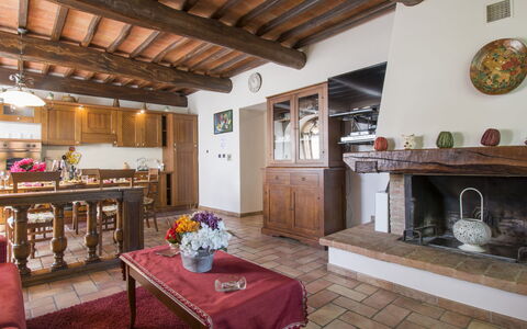 Le Terrazze: Picture Frame, Property, Table, Interior Design, Wood, Building, Flooring, Living Room, Floor, Decoration