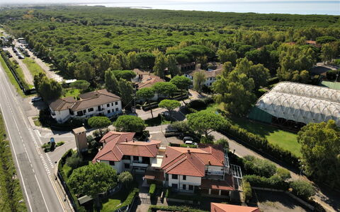Palazzeta Ii: Sky, Plant, Building, Land Lot, Tree, Urban Design, Neighbourhood, Residential Area, House, Landscape