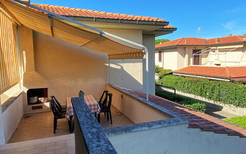 Palazzeta Ii: Sky, Plant, Building, Shade, Residential Area, Roof, Leisure, Real Estate, Eco Hotel, Wood