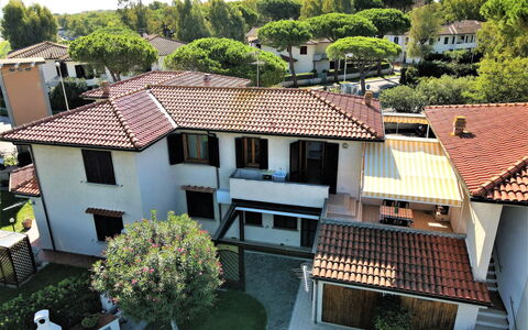 Palazzeta Ii: Plant, Building, Property, Window, Tree, House, Urban Design, Landscape, Neighbourhood