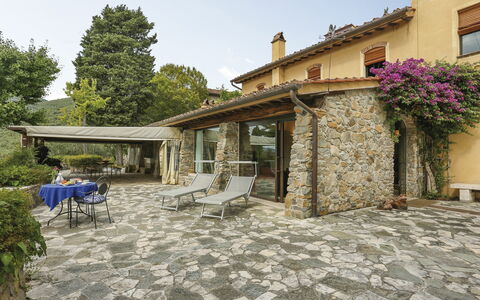 Maestraccio: Property, Building, House, Real Estate, Architecture, Estate, Room, Home, Vacation, Rural Area