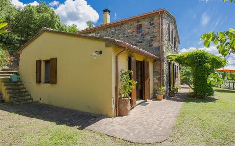 Podere Gabruccino: Cloud, Plant, Building, Sky, Property, Window, Tree, House, Door, Land Lot