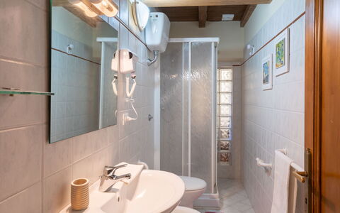 Villa: Mirror, Tap, Sink, Plumbing Fixture, Property, Bathroom Sink, Bathroom, Interior Design, Lighting