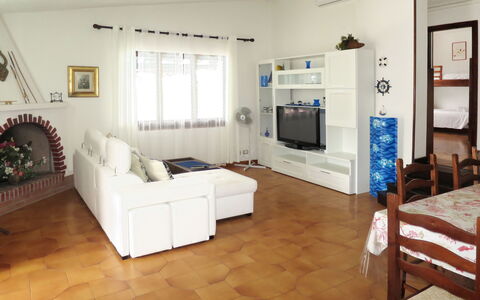 Giacu (Rei225): Room, Living Room, Furniture, Floor, Property, Interior Design, Building, Wood Flooring, House, Wall