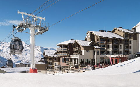 Val Thorens 929: Snow, Winter, Sky, Town, Slope, Mountain, Cable Car, Ski Resort, Architecture, Mountain Range