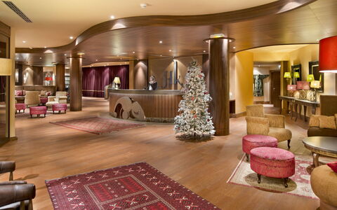 Val Thorens 929: Interior Design, Room, Property, Building, Lobby, Floor, Living Room, Furniture, Flooring, Decoration