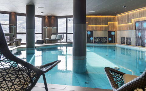Val Thorens 929: Property, Building, Swimming Pool, Interior Design, Room, Real Estate, House, Architecture, Resort, Furniture