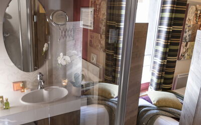 Accommodation:&nbsp;Le Hameau du Kashmir 929.1