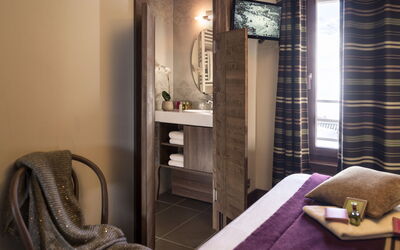 Accommodation:&nbsp;Le Hameau du Kashmir 929.1