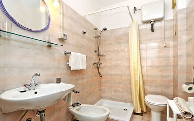 Accommodation:&nbsp;Albina 677.2