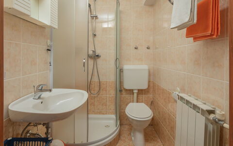 Poreč Kaštelir 655: Bathroom, Property, Room, Plumbing Fixture, Tile, Architecture, Interior Design, Bathroom Sink, Floor, Building