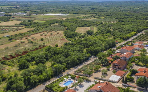 Poreč Kaštelir 655: Aerial Photography, Bird'S-Eye View, Residential Area, Vegetation, Suburb, Natural Landscape, Property, Urban Area, Human Settlement, Photography