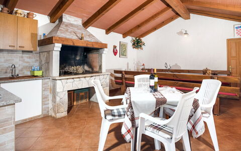 Poreč Kaštelir 655: Property, Room, Building, House, Furniture, Floor, Real Estate, Cottage, Interior Design, Table