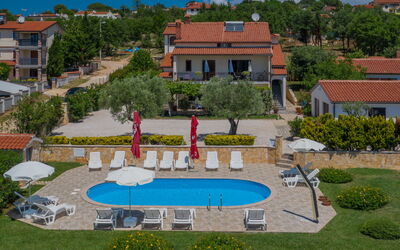 Poreč Kaštelir 655: Swimming Pool, Property, Resort, Building, Real Estate, Estate, House, Residential Area, Hacienda, Resort Town