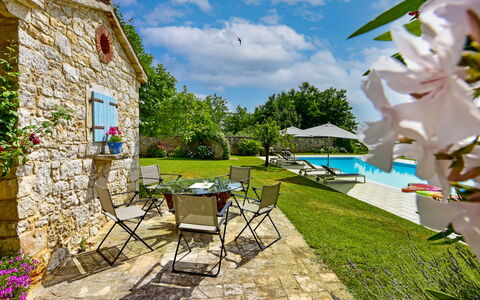 Poreč Kaštelir 656: Plant, Cloud, Building, Furniture, Sky, Green, Azure, Nature, Table, Flower