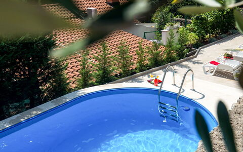 Oscha: Water, Plant, Light, Azure, Blue, Swimming Pool, Lighting, Leisure