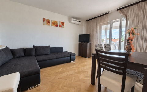 Krk Krk 669: Furniture, Flooring, Interior Design, Floor, Couch, Wood, Wood Flooring, Room, Ceiling, Living Room