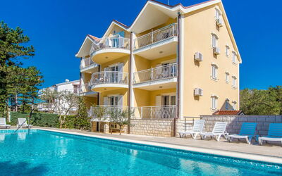 Crikvenica Jadranovo 610: Water, Sky, Building, Property, Blue, Swimming Pool, Azure, Plant, Window, Tree