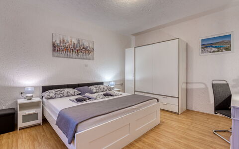 Senj 631: Bed, Bedroom, Interior Design, Furniture, Room, Bedding, Floor, Bed Sheet, Flooring, Ceiling