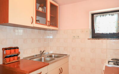Dalibor 631.2: Cabinetry, Kitchen Sink, Tap, Countertop, Sink, Property, Plumbing Fixture, Furniture, Kitchen, Building