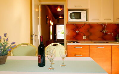 Ana 604.1: Countertop, Room, Kitchen, Cabinetry, Orange, Property, Furniture, Interior Design, Yellow, Tile
