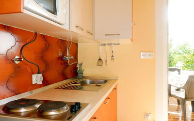 Accommodation:&nbsp;Ana 604.1