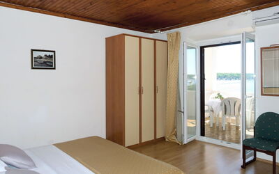 Accommodation:&nbsp;Ana 604.2