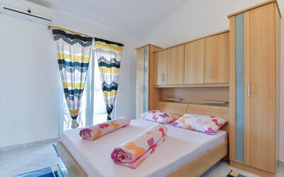 Accommodation:&nbsp;Jadran 607.1