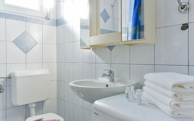 Accommodation:&nbsp;Jadran 607.1