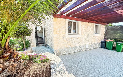 Nin 608: Residential Area, Home, Resort, Shade, Eco Hotel, Backyard, Estate, Cottage, Swimming Pool, Garden