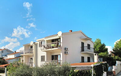 Trogir 668: Property, House, Building, Residential Area, Home, Real Estate, Sky, Architecture, Apartment, Neighbourhood