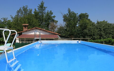 San Damiano D'Asti 603: Water, Sky, Swimming Pool, Shade, Building, Tree, Rectangle, House, Wood, Composite Material