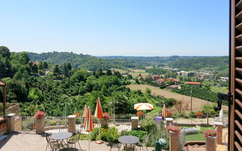 Cossombrato 607: Property, Real Estate, Building, Botany, House, Tree, Vacation, Tourism, Hill Station, Room