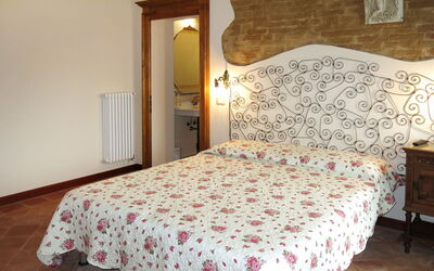 Accommodation:&nbsp;Le Rose D'Antan 607.6