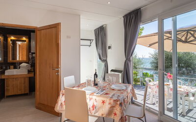 Accommodation:&nbsp;Magnolia (Slr405) 640.6