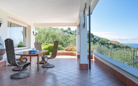 Diano Marina 626: Property, Building, Real Estate, House, Room, Floor, Balcony, Home, Interior Design, Furniture