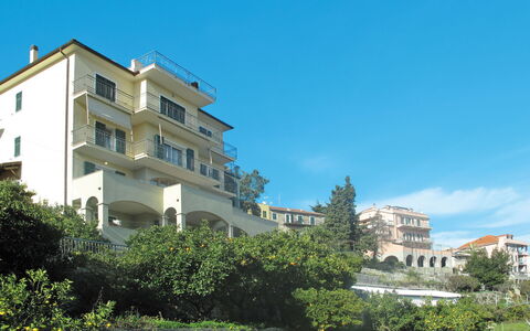 Pietra Ligure 612: Sky, Building, Plant, Window, Tree, Cloud, Urban Design, Neighbourhood, Residential Area, Real Estate