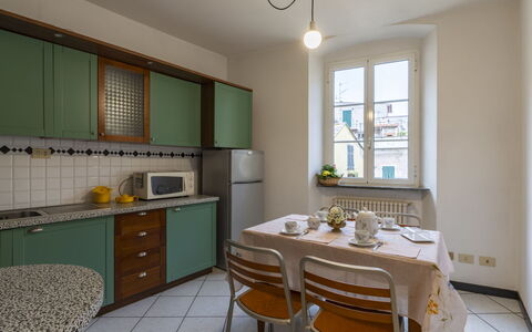Gallesio (Flg213): Cabinetry, Countertop, Furniture, Property, Window, Tap, Sink, Wood, Kitchen, Kitchen Sink