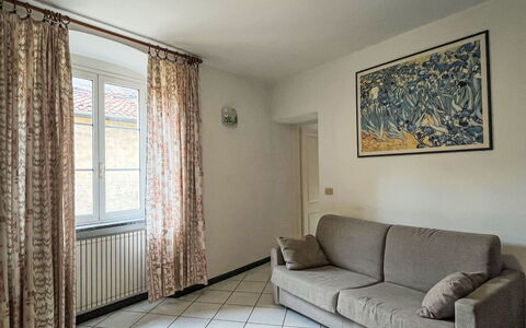 Gallesio (Flg213): Flooring, Interior Design, Floor, Wood, Furniture, Room, Ceiling, Apartment, Living Room, Couch