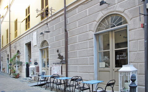 Gallesio (Flg213): Building, Architecture, Property, Wall, Facade, Neighbourhood, Town, Arch, Real Estate, City