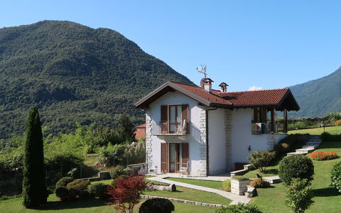 Iride: Plant, Sky, Property, Building, Window, House, Tree, Mountain, Land Lot, Architecture