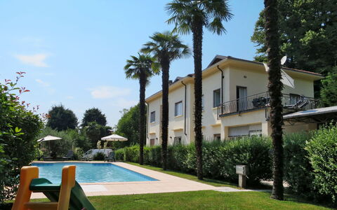 Del Sole: Plant, Sky, Building, Cloud, Property, Water, Window, Tree, Swimming Pool, House