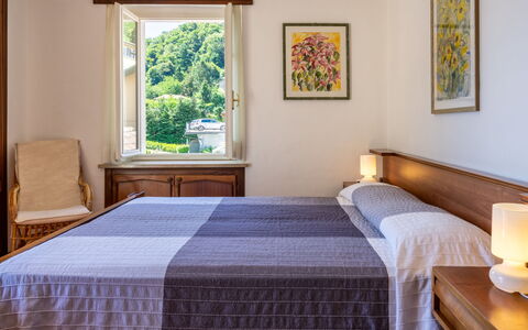 Al Lago: Bedroom, Furniture, Room, Bed, Property, Bed Frame, Bed Sheet, Interior Design, Building, Wall