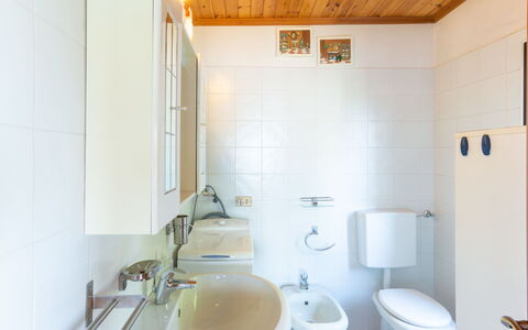 Giulietta: Tap, Plumbing Fixture, Sink, Property, Mirror, Bathroom Sink, Purple, Azure, Blue, Bathroom