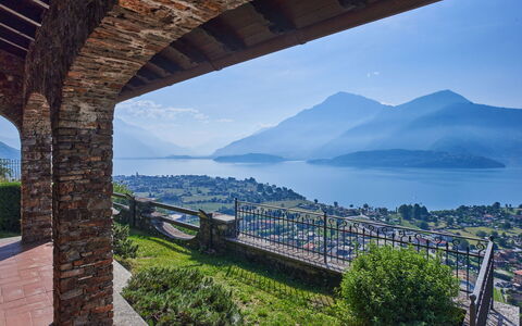 Dongo 652: Sky, Water, Plant, Property, Building, Cloud, Nature, Azure, Mountain, Architecture