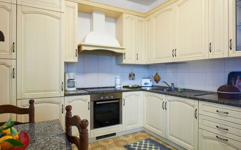 Dongo 652: Cabinetry, Countertop, Property, Sink, Kitchen, Kitchen Stove, Wood, Home Appliance, Interior Design, Flooring