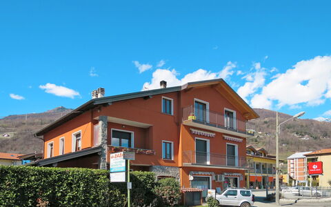 Margi: Sky, Cloud, Building, Plant, Window, Car, House, Street Light, Urban Design, Vehicle