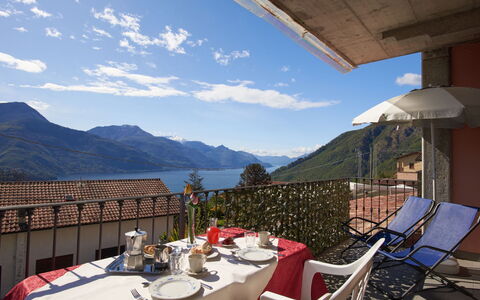 La Trave: Table, Tableware, Sky, Furniture, Stemware, Wine Glass, Plate, Water, Drinkware, Azure