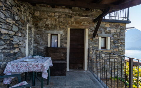 Gravedona 720: Property, Plant, Building, Window, Door, Wood, Porch, Interior Design, House, Floor